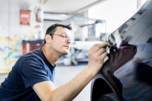 Reparatur kleiner Kratzer  in der Werkstatt für Smart Repair