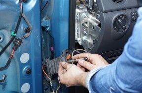 Zentralverriegelung am Auto » Defekte • Reparatur • Kosten
